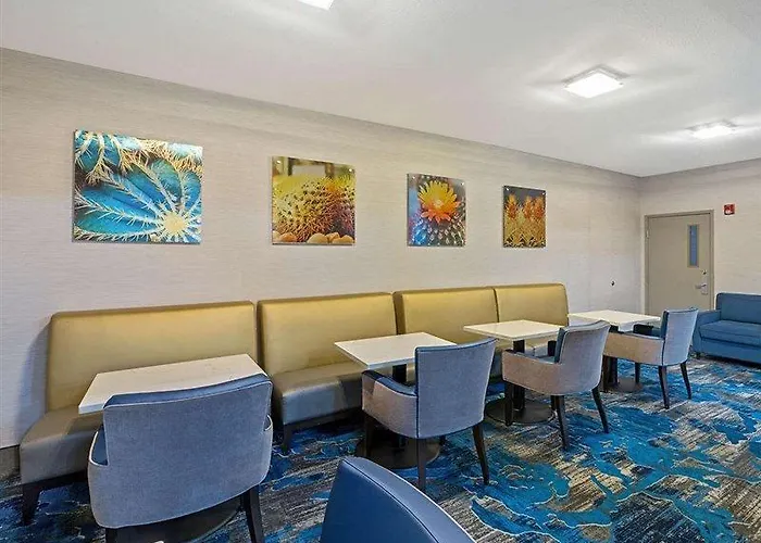 La Quinta By Wyndham I-10 West 3*