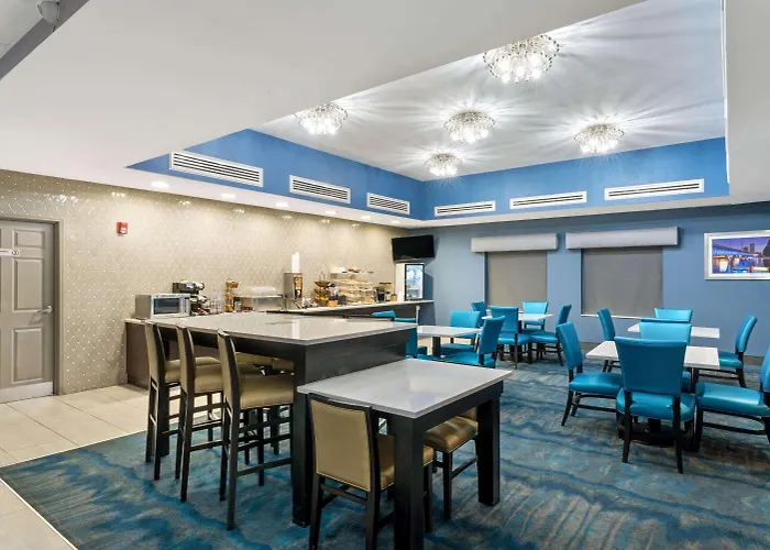 La Quinta By Wyndham I-10 West 3*